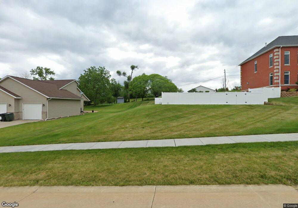 4102 Paradise Ct NW, Cedar Rapids, IA 52405 - photo 1