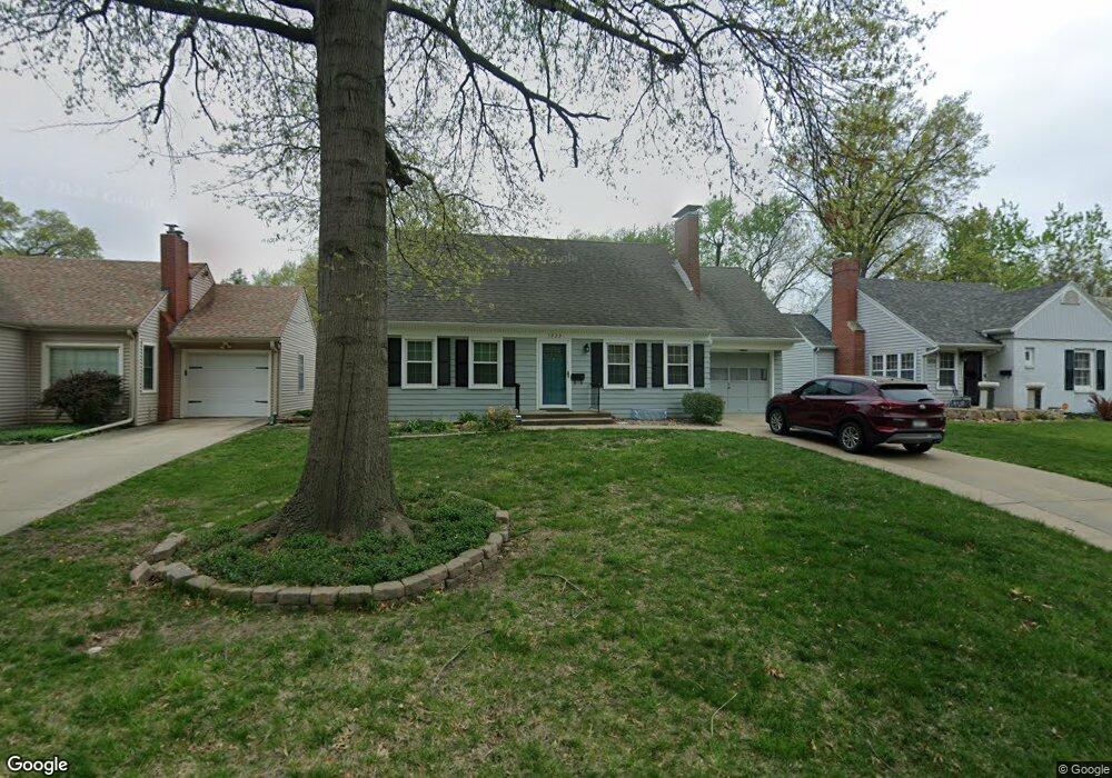1233 SW Saline St, Topeka, KS 66604 - photo 1
