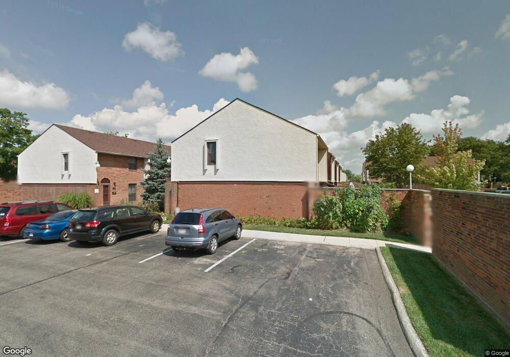 1900 Willoway Cir S, Columbus, OH 43220 - photo 1