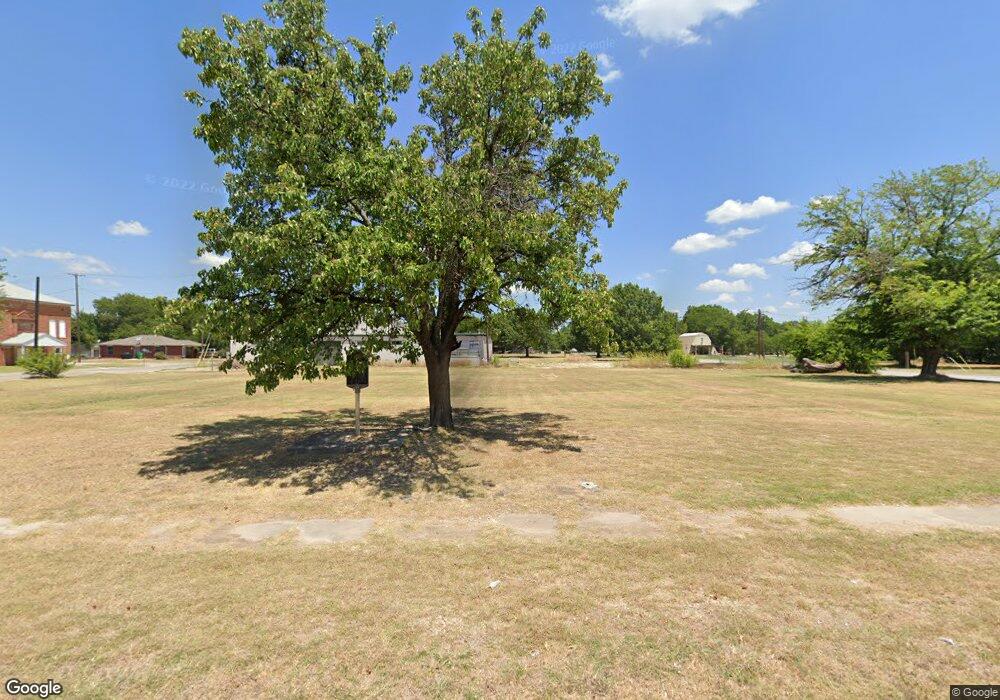 701 Martin Luther King jr Ave, Gainesville, TX 76240 - photo 1