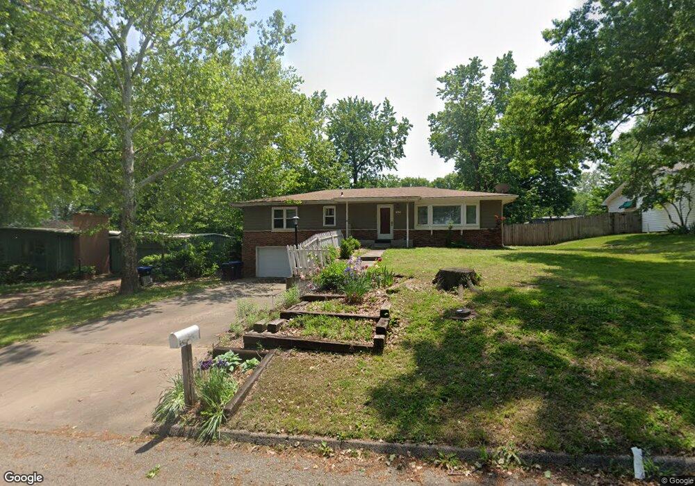 1621 SW Sieben St, Topeka, KS 66611 - photo 1
