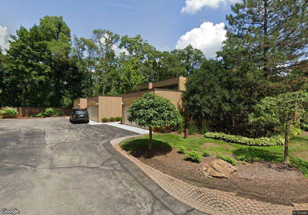 32706 Ravine Dr, Franklin, MI 48025 - photo 1