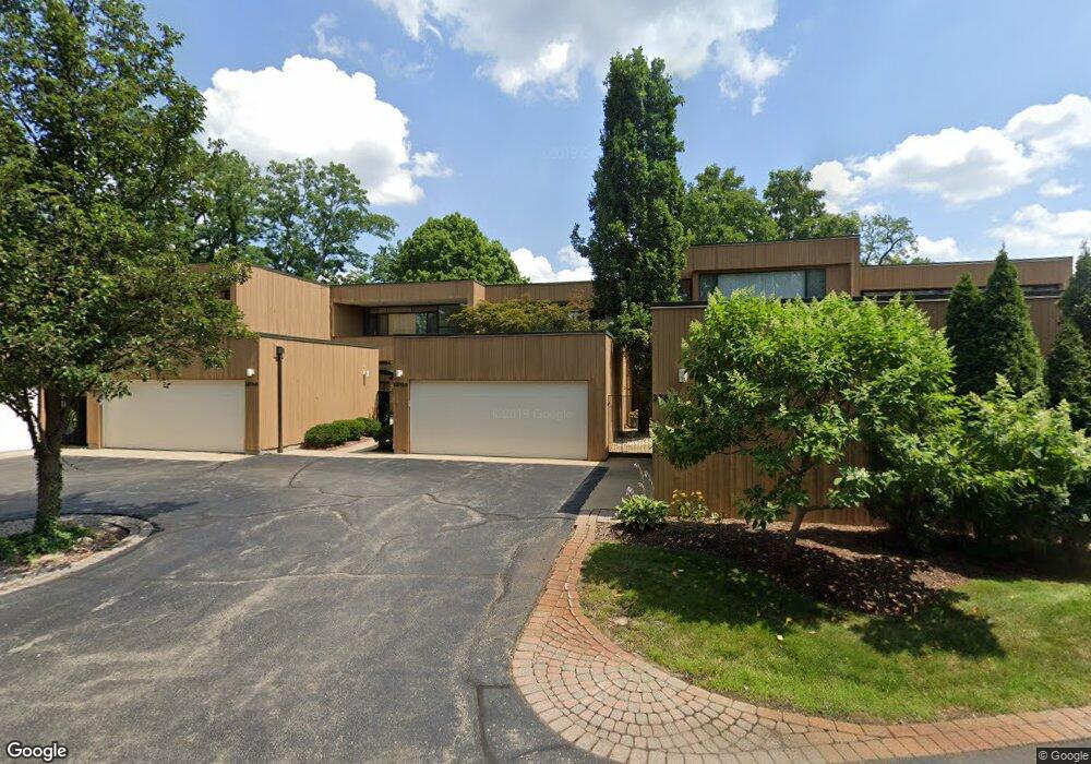 32700 Ravine Dr unit 9, Franklin, MI 48025 - photo 1