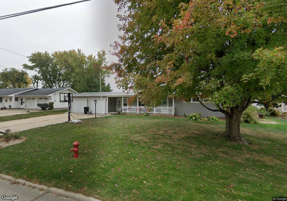 1009 S 14th Ave W, Newton, IA 50208 - photo 1