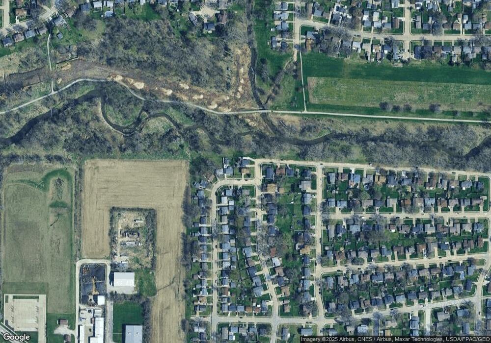 2304 W 32nd St, Davenport, IA 52804 - photo 1