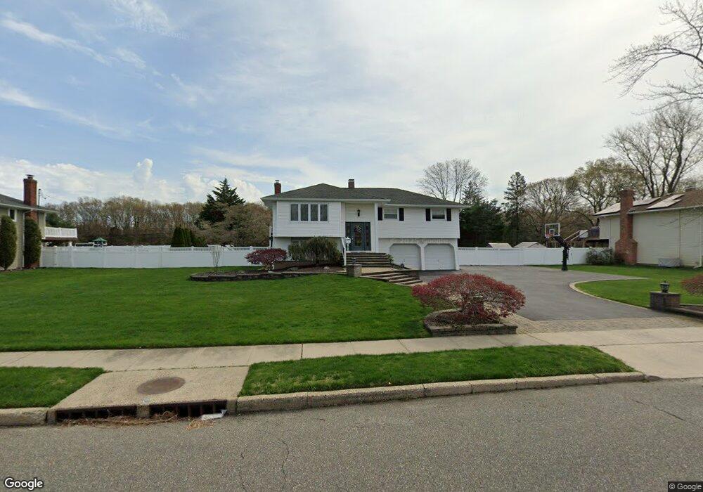 149 Hayrick Ln, ComMacK, NY 11725 - photo 1