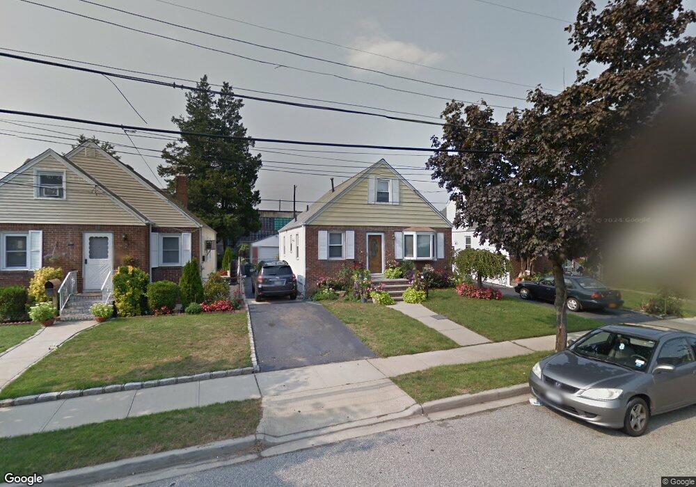 58 Albertson Place, Mineola, NY 11501 - photo 1