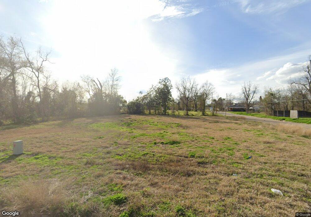 402 Maple St, Lake Charles, LA 70601 - photo 1