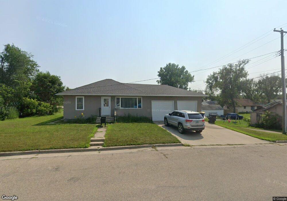816 11th St SE, Jamestown, ND 58401 - photo 1