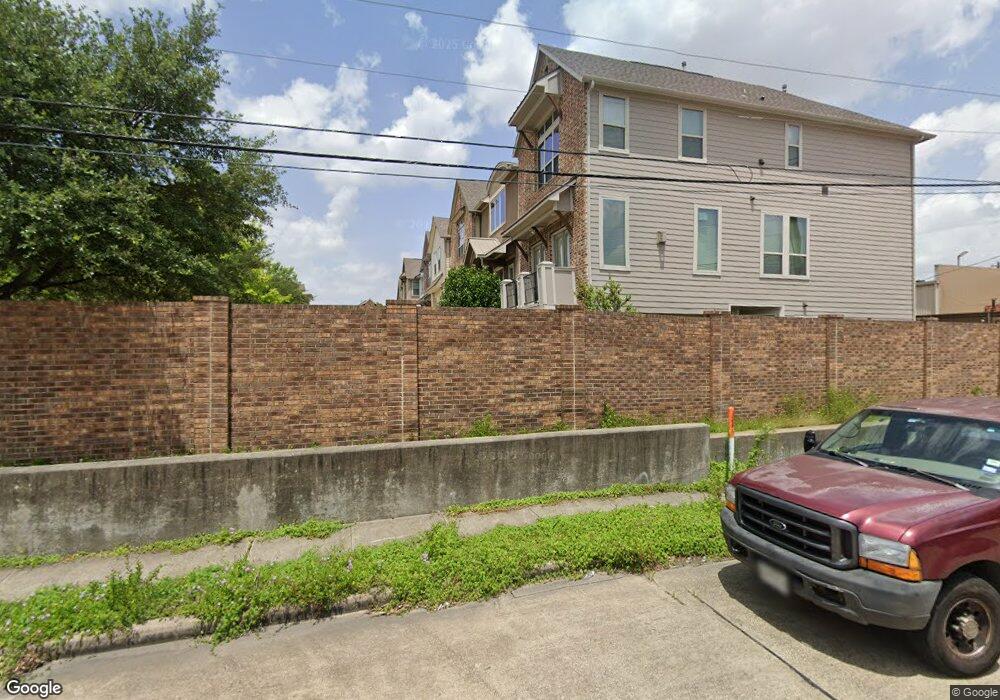 8410 Oak Leaf Point Dr, Houston, TX 77055 - photo 1