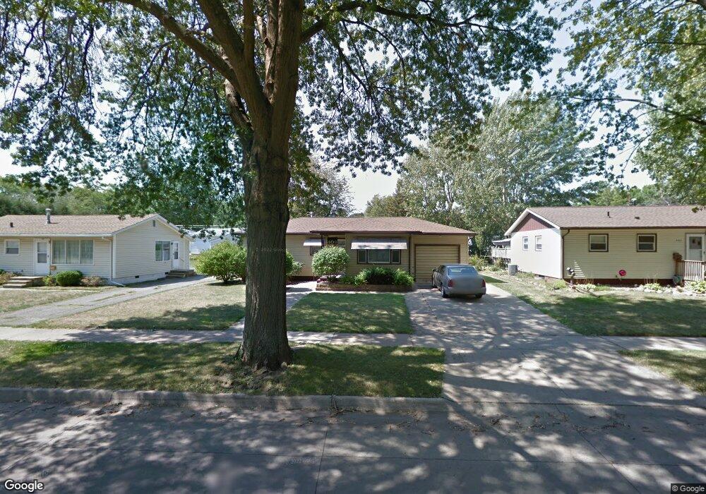 409 Division St, Cedar Falls, IA 50613 - photo 1