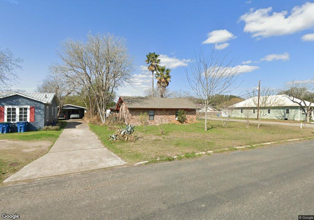 409 E Randall St, Beeville, TX 78102 - photo 1