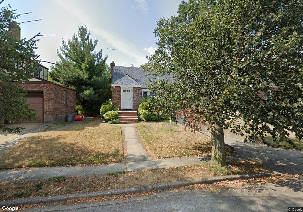 8 Bittersweet Ln, Valley Stream, NY 11581 - photo 1