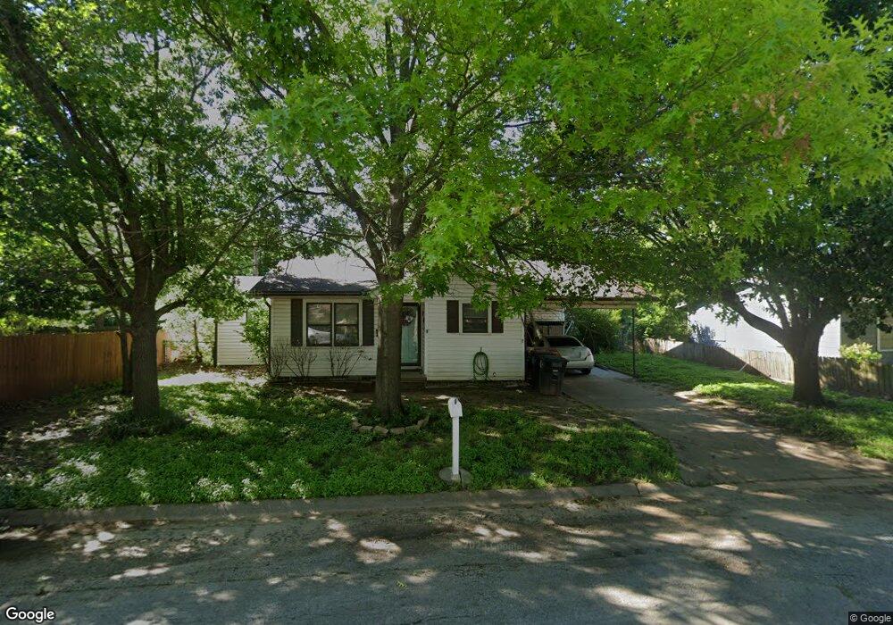 907 W Lone Star Ave, Cleburne, TX 76033 - photo 1