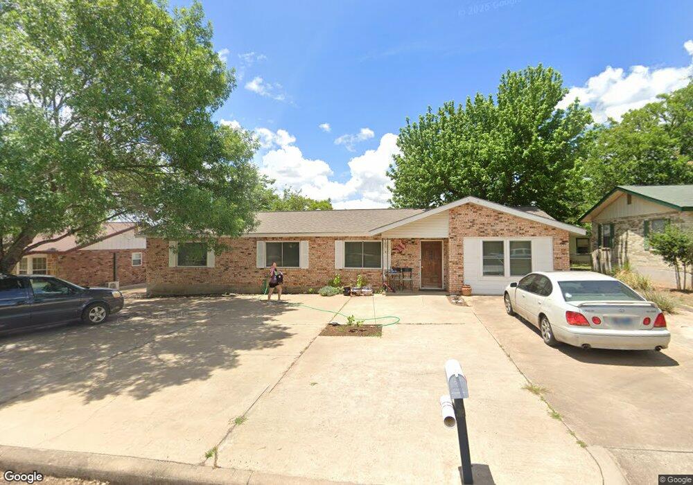 207 Westmoor St, Fredericksburg, TX 78624 - photo 1