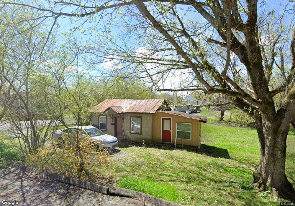 501 W 4th St, Dickson, TN 37055 - photo 1