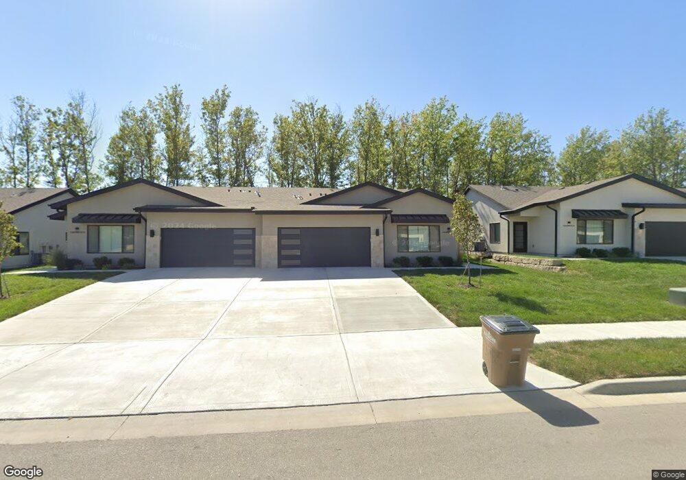 209 E Maplewood Ln, Raymore, MO 64083 - photo 1