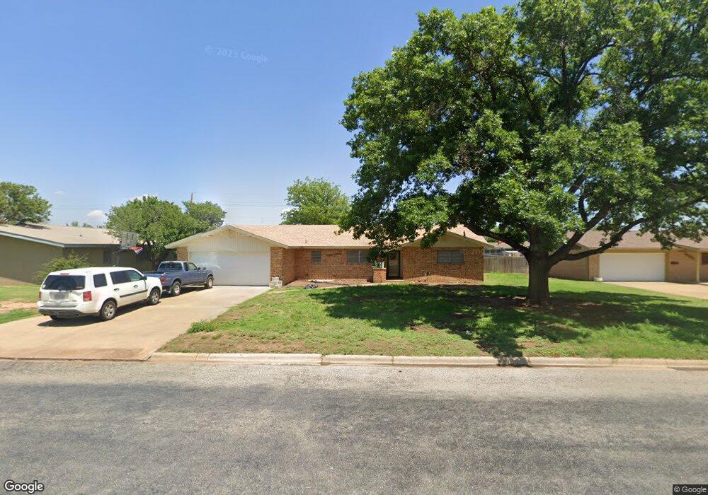 1902 Ennis St, Plainview, TX 79072 - photo 1