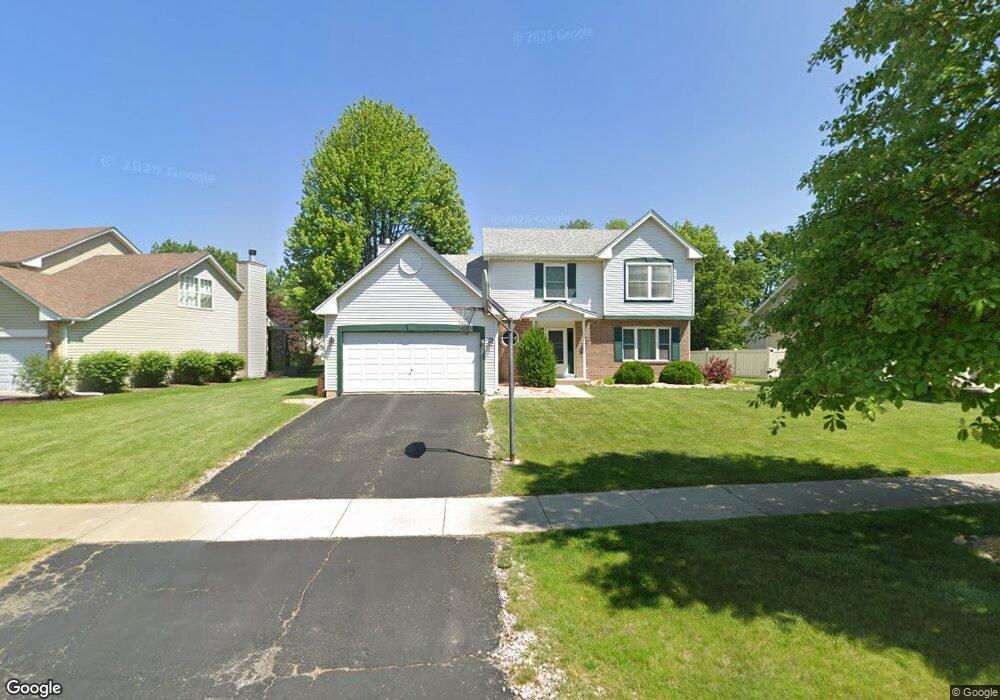 564 Lakeview Dr, Oswego, IL 60543 - photo 1