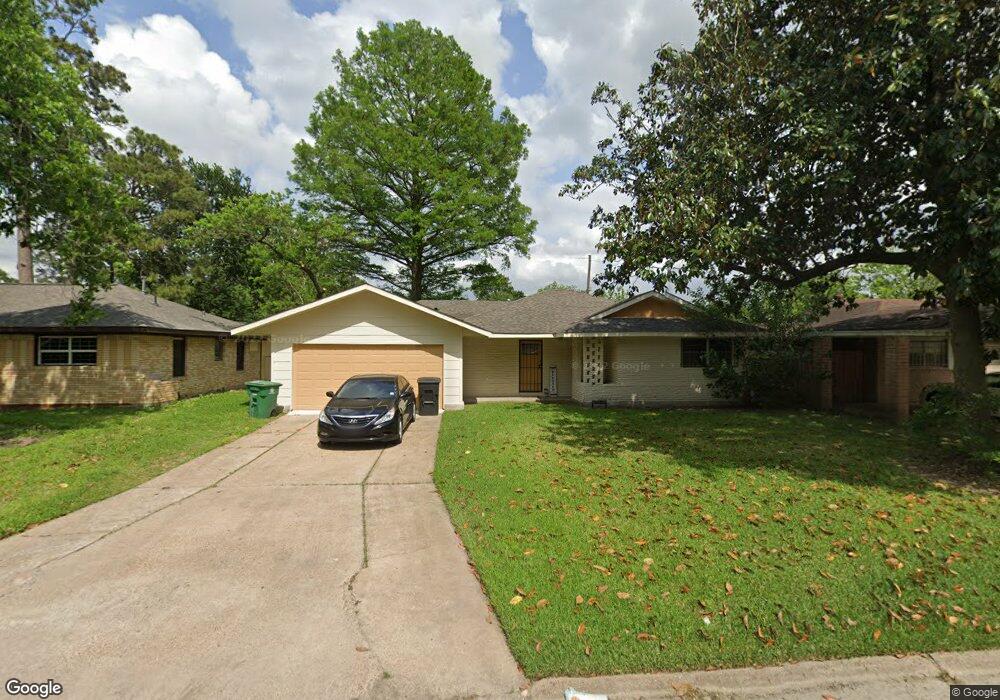 10310 Bretton Dr, Houston, TX 77016 - photo 1