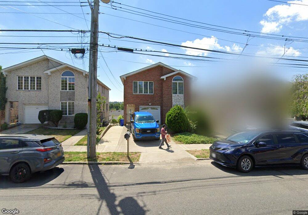 44 Greenway Dr, Staten Island, NY 10301 - photo 1