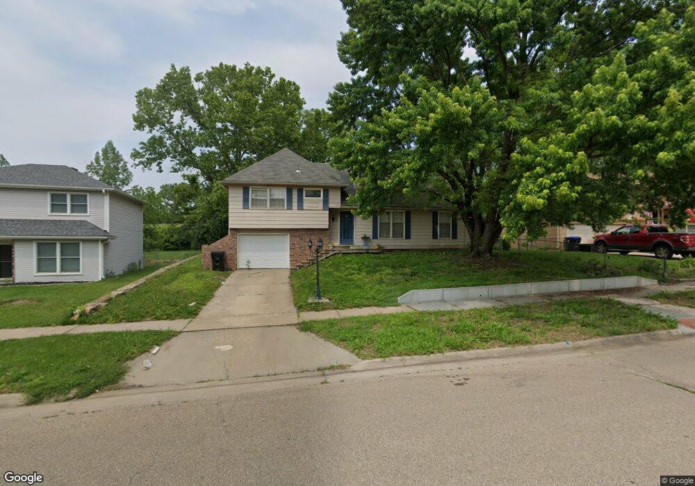 3746 SW 34th St, Topeka, KS 66614 - photo 1