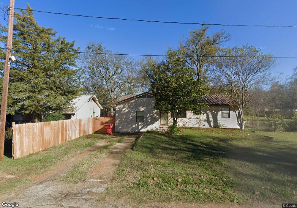 808 N 3rd St, Hugo, OK 74743 - photo 1