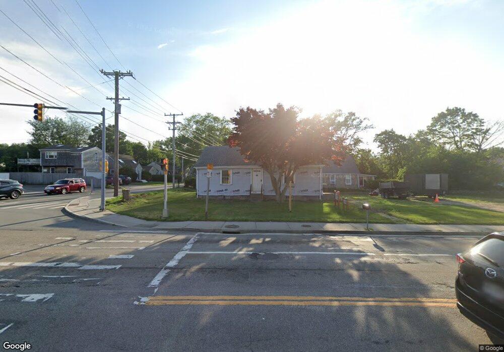 477 Metacom Ave, Warren, RI 02885 - photo 1