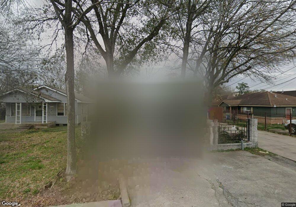 8014 Roswell St, Houston, TX 77022 - photo 1