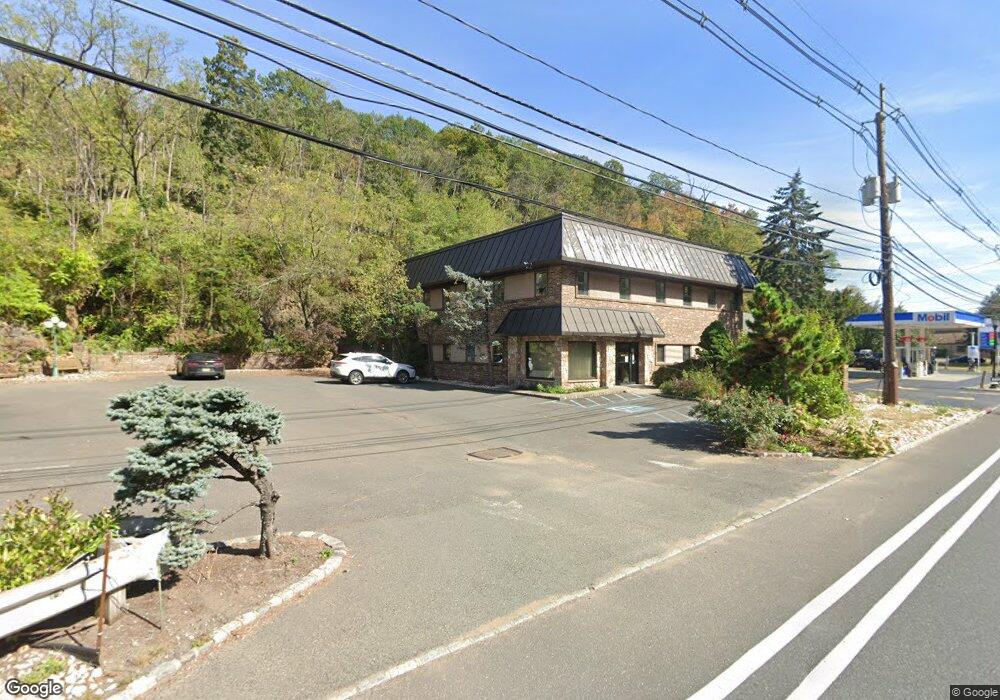 916 Somerset St unit 2 F, Watchung, NJ 07069 - photo 1