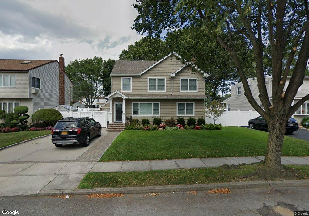 996 Shelburne Dr, Franklin Square, NY 11010 - photo 1