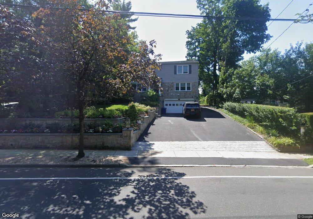 21 N Plandome Rd, Port Washington, NY 11050 - photo 1