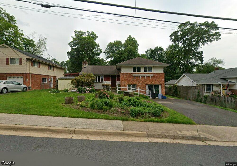 10817 Maple St, Fairfax, VA 22030 - photo 1