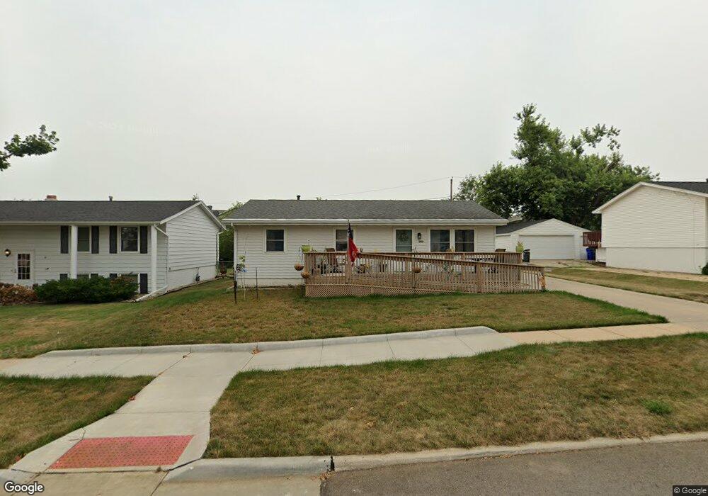 1930 29th St SW, Cedar Rapids, IA 52404 - photo 1