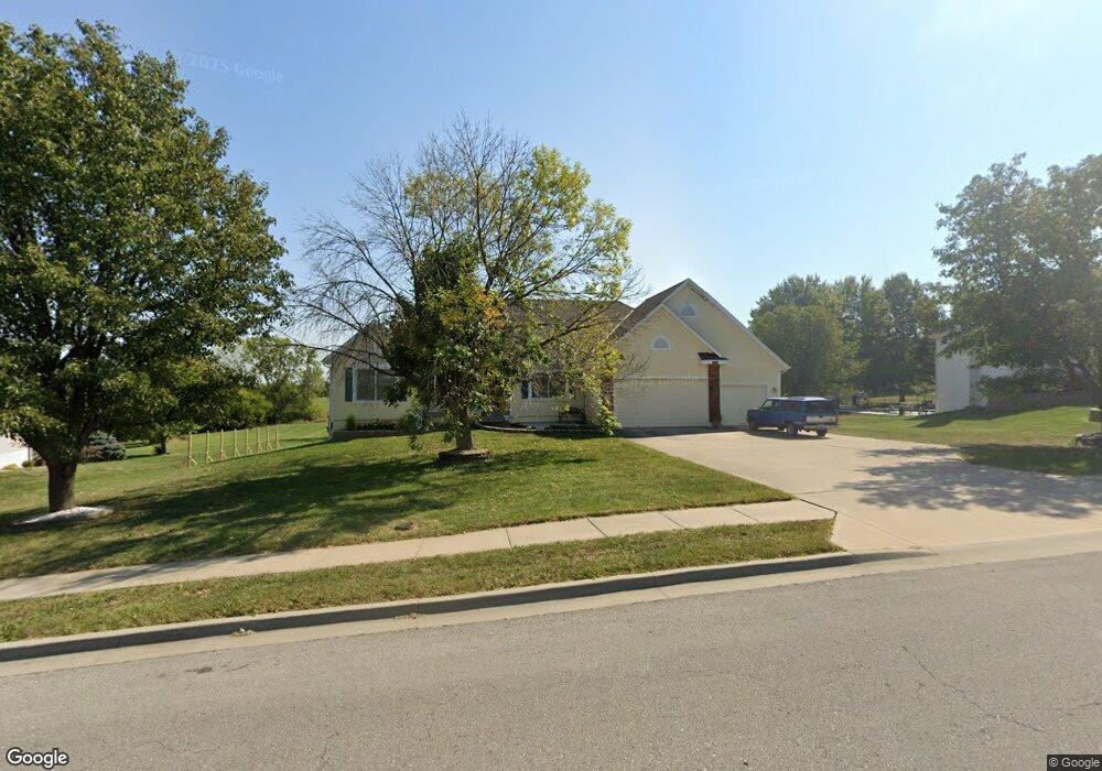 605 Horizon Pkwy, Raymore, MO 64083 - photo 1