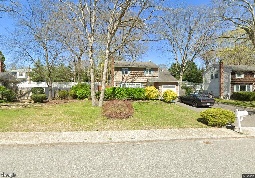 155 Cornell Dr, ComMacK, NY 11725 - photo 1