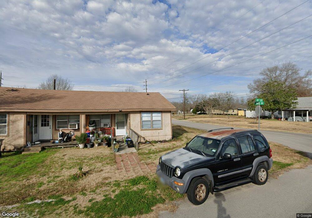 300 8th St, Rosenberg, TX 77471 - photo 1