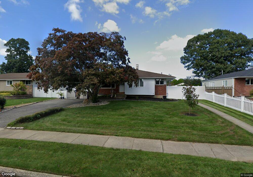 41 Rita Crescent, ComMacK, NY 11725 - photo 1