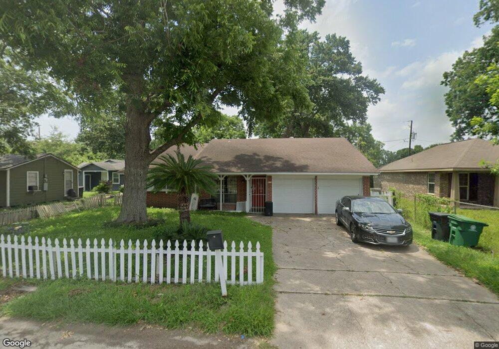 910 Ringold St, Houston, TX 77088 - photo 1