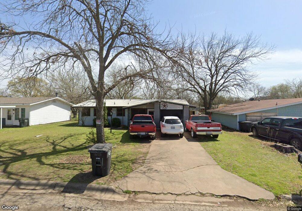 903 Phillips St, Cleburne, TX 76033 - photo 1