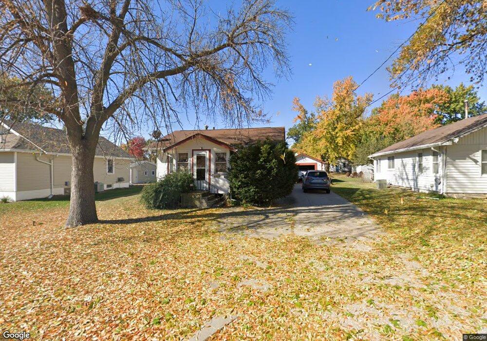 411 E 11th St S, Newton, IA 50208 - photo 1