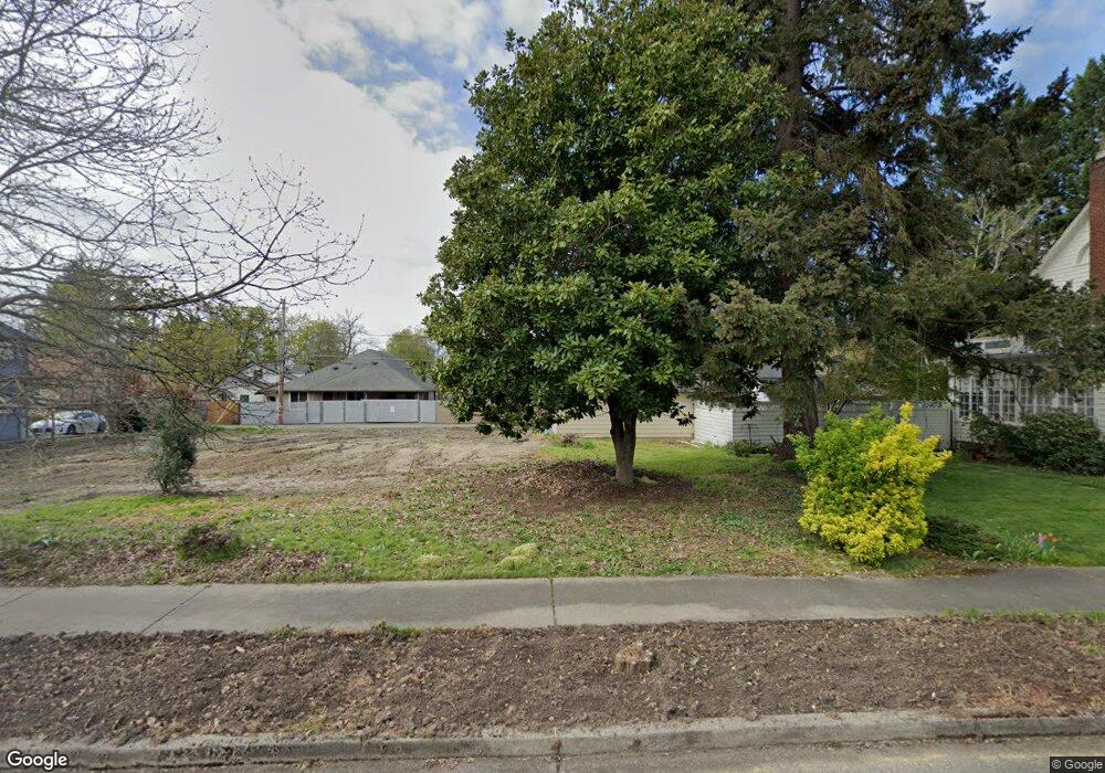 414 NW C St, Grants Pass, OR 97526 - photo 1