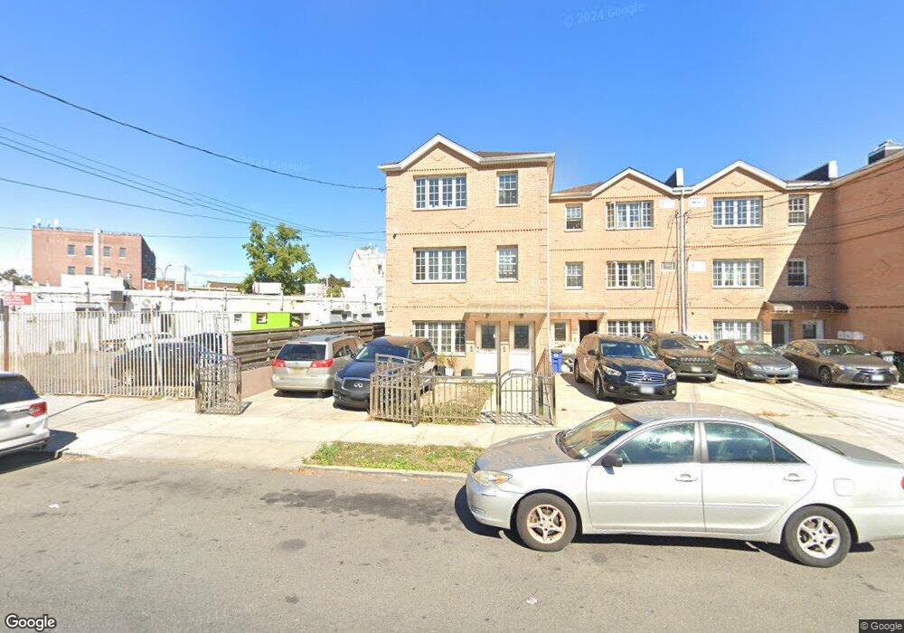 18821 Woodhull Ave, Hollis, NY 11423 - photo 1