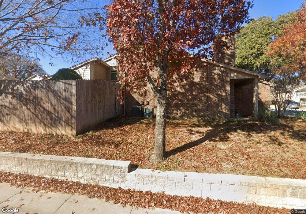 2700 Meadow Park Dr, Bedford, TX 76021 - photo 1