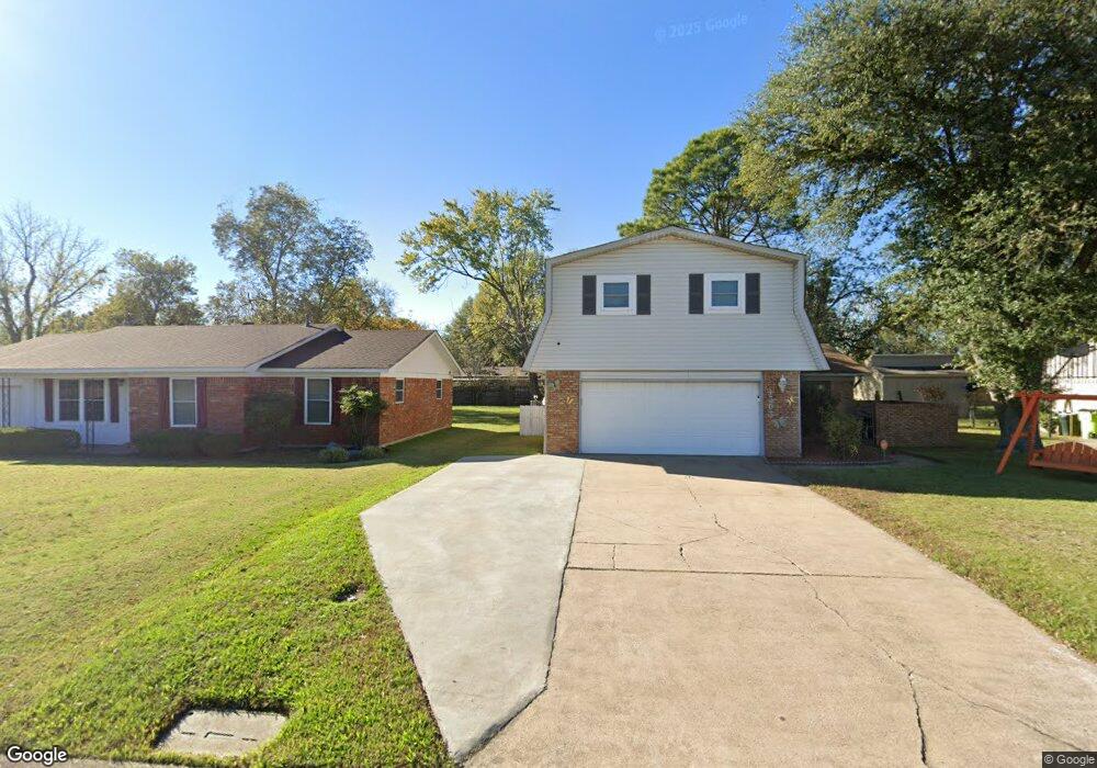 1303 N Maple St, Stuttgart, AR 72160 - photo 1