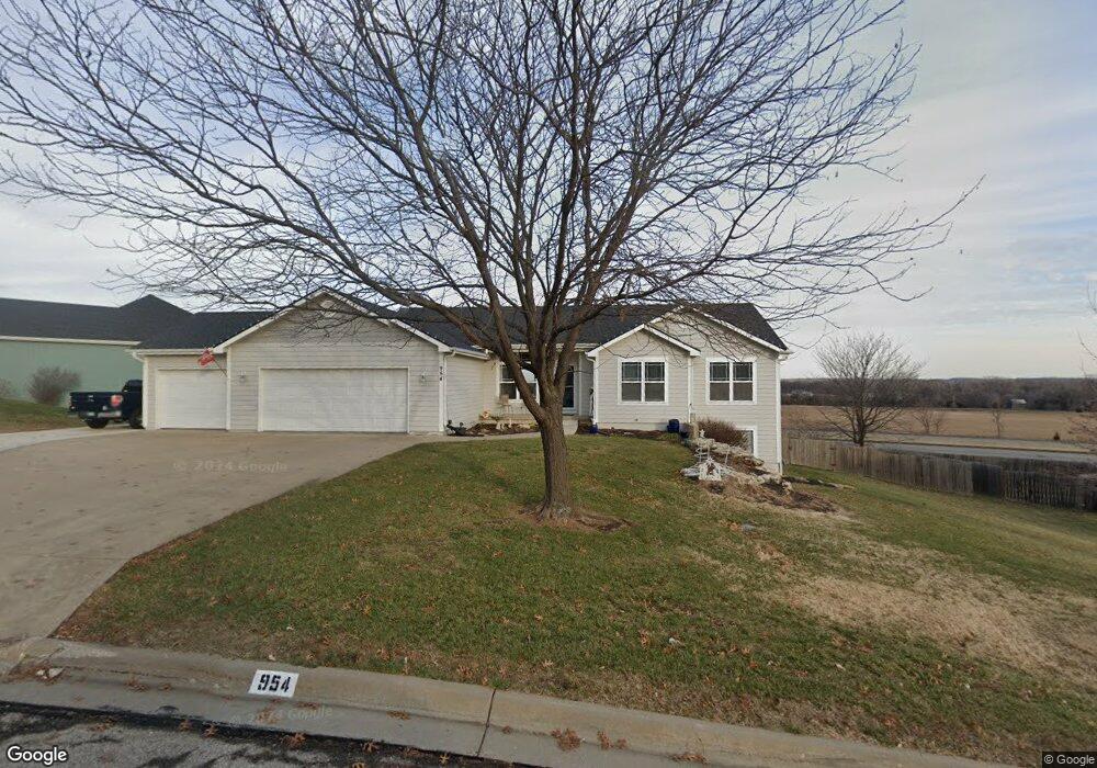 954 N Field Stone Dr, Lawrence, KS 66049 - photo 1