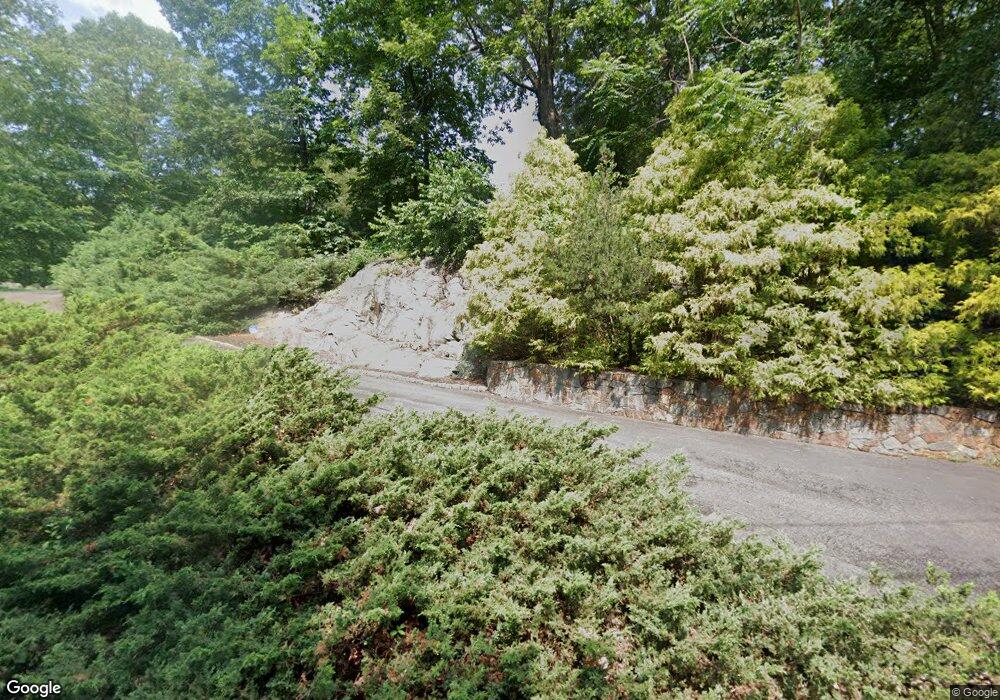 576 Broadview Rd, Orange, CT 06477 - photo 1