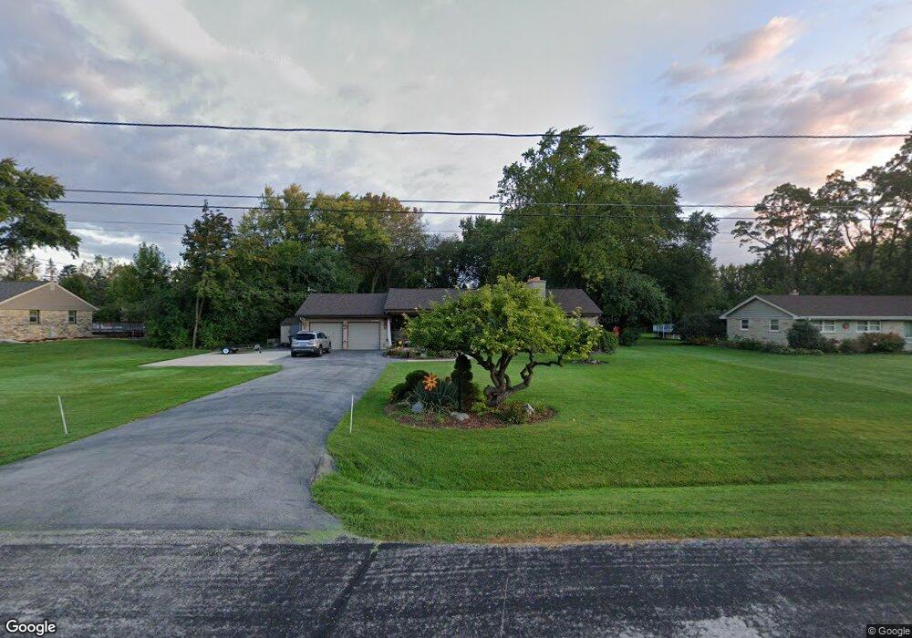 N80W16078 Rainbow Dr, Menomonee Falls, WI 53051 - photo 1