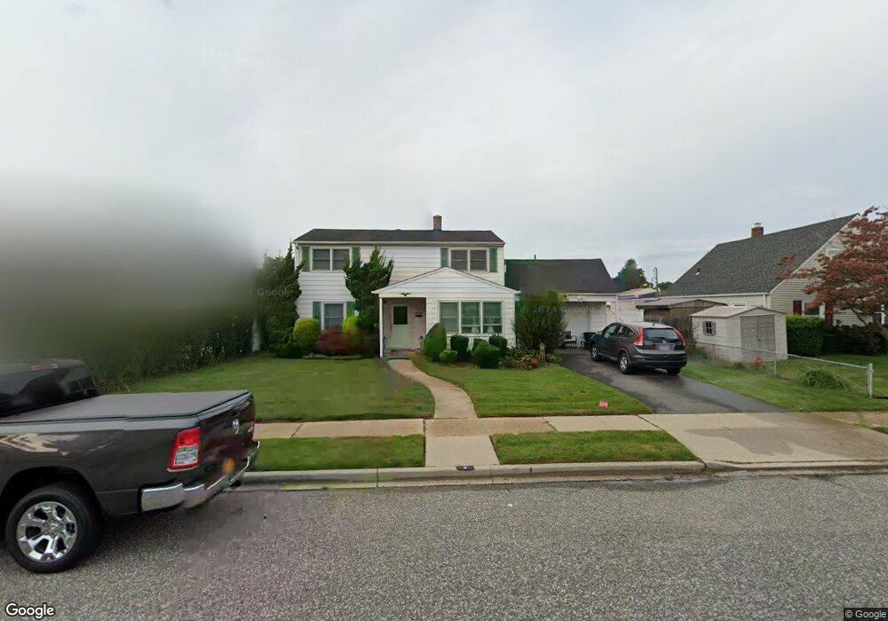 4 Hub Ln, Levittown, NY 11756 - photo 1