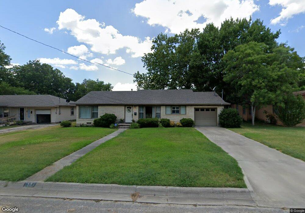 1111 Hillcrest Blvd, Gainesville, TX 76240 - photo 1